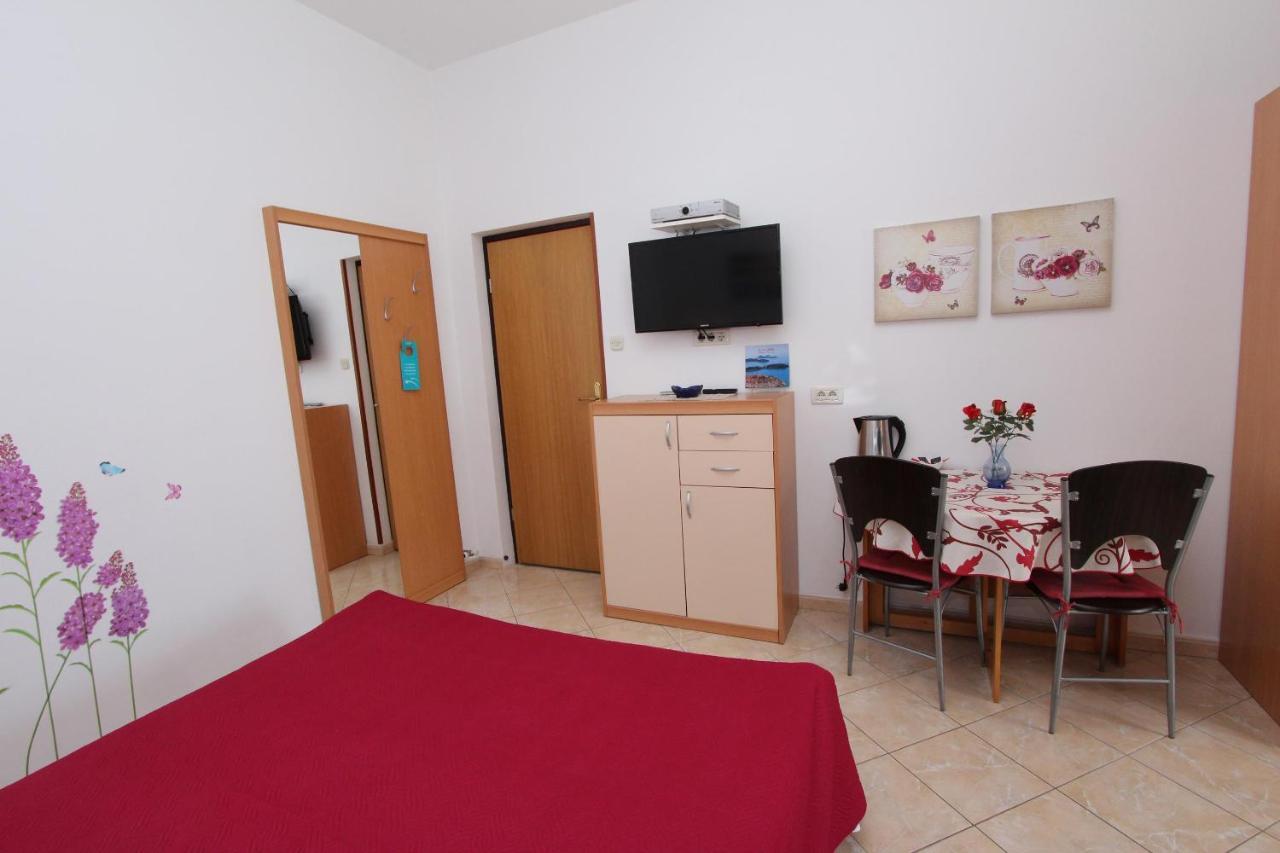 Room And Apartment Lea ロヴィニ エクステリア 写真